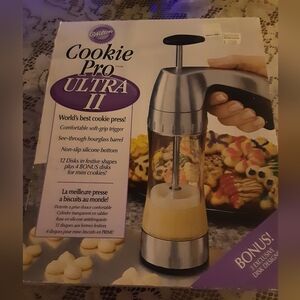 Wilton Cookie Pro Ultra II with Silver and Black Accents